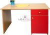 WALDEN színes ajtós óvónői íróasztal